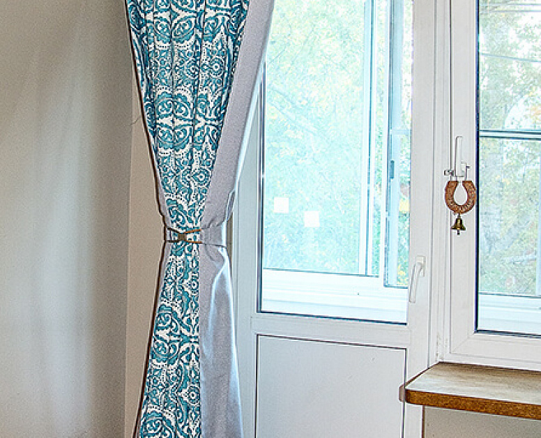 Бирюзово-серые классические шторы с орнаментом