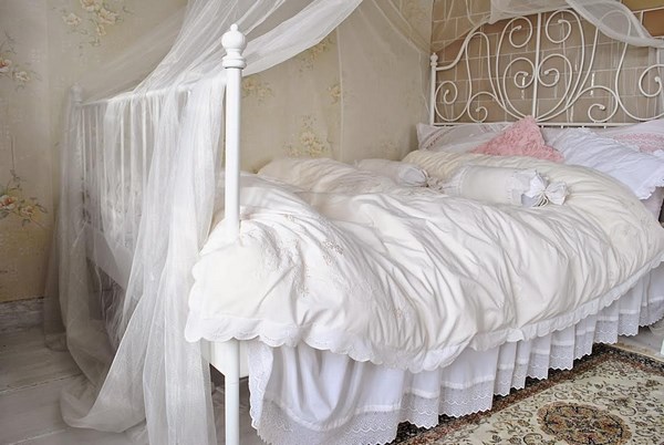 Кровать с балдахином – изысканная спальня. Более 60-и фото