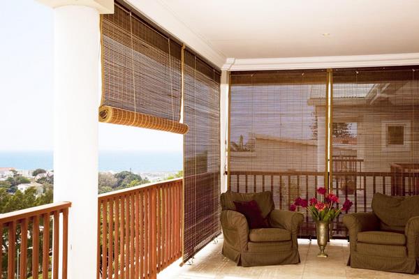 Декорирование бамбуковыми шторами балконов и веранд