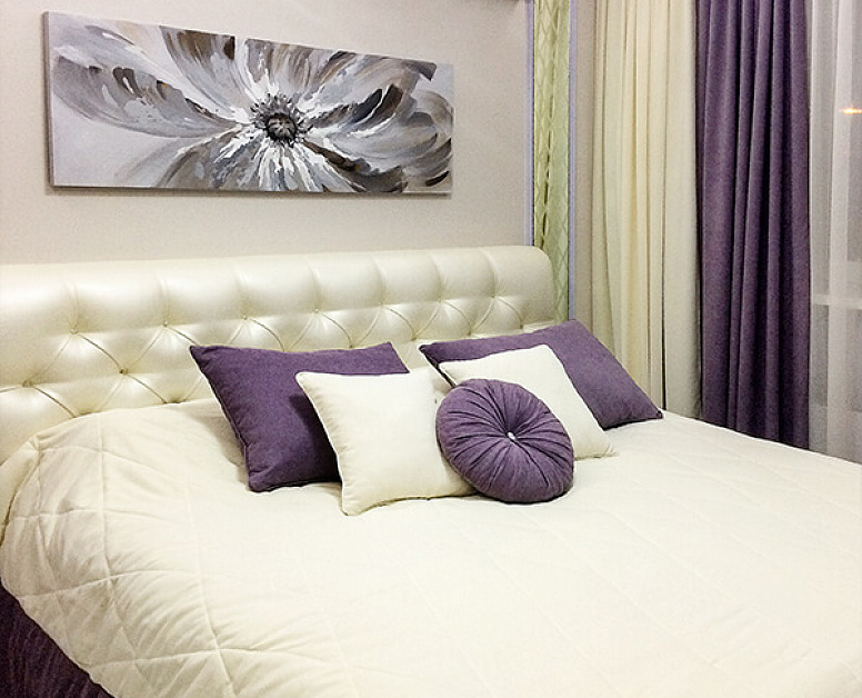 Бело-фиолетовые подушки