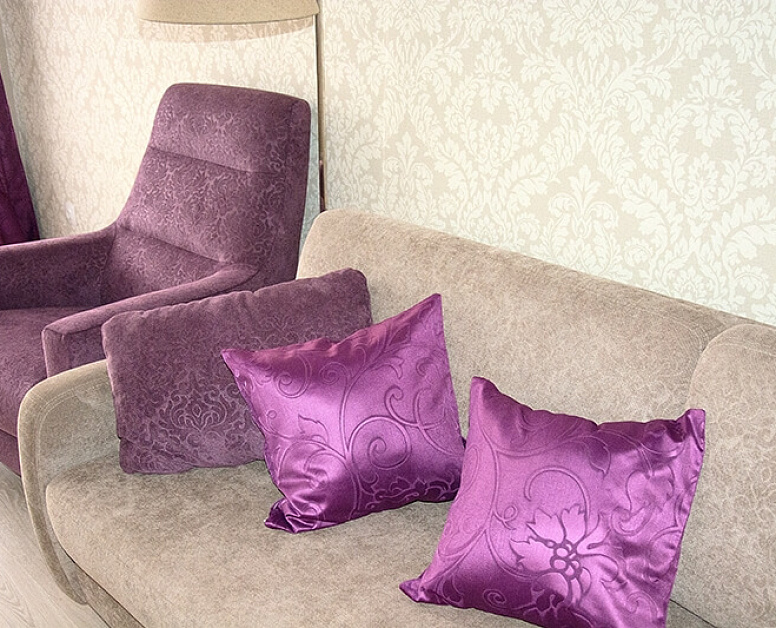 Пурпурные подушки