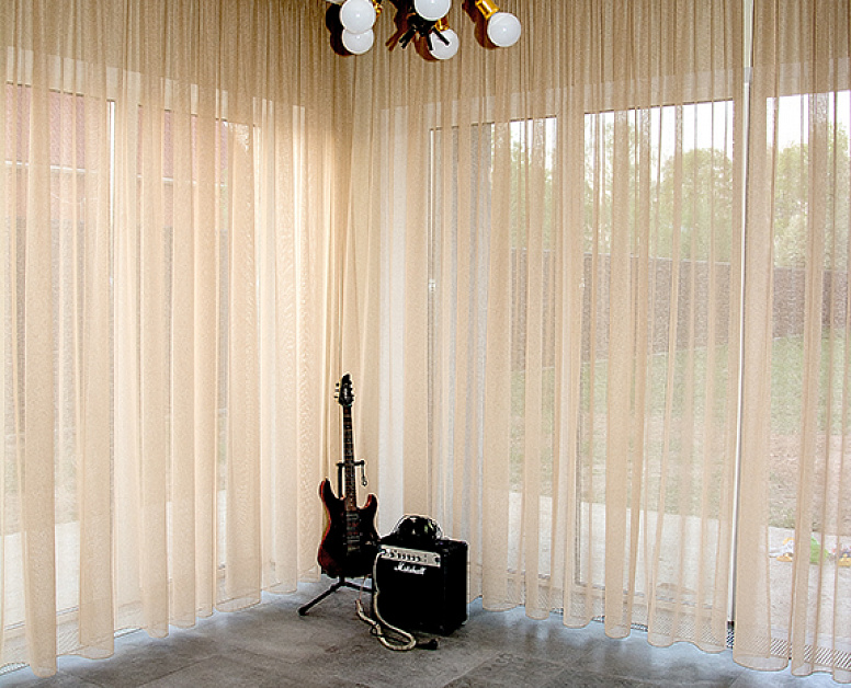 Прозрачные шторы для гостиной