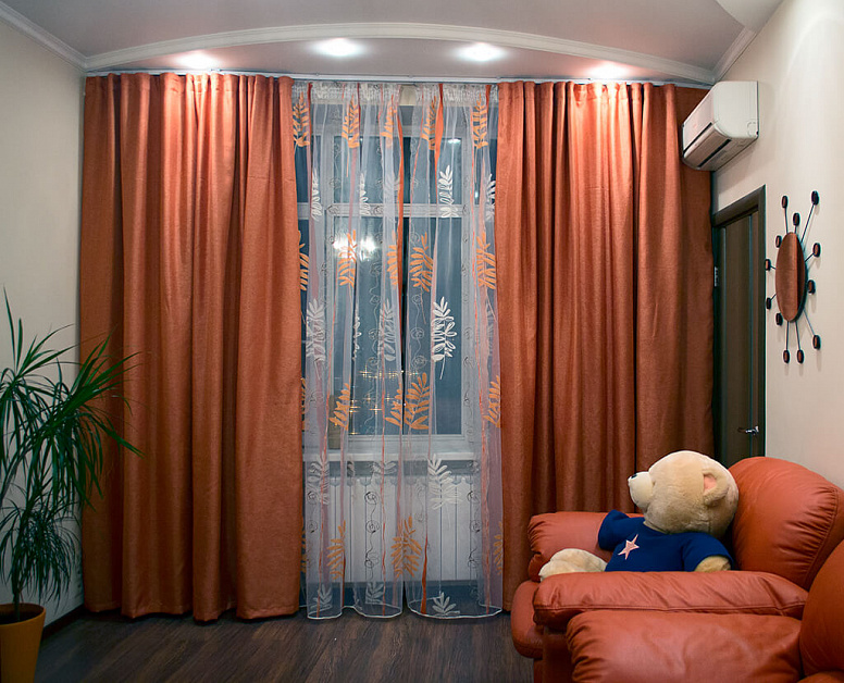 Терракотовые шторы в гостиную