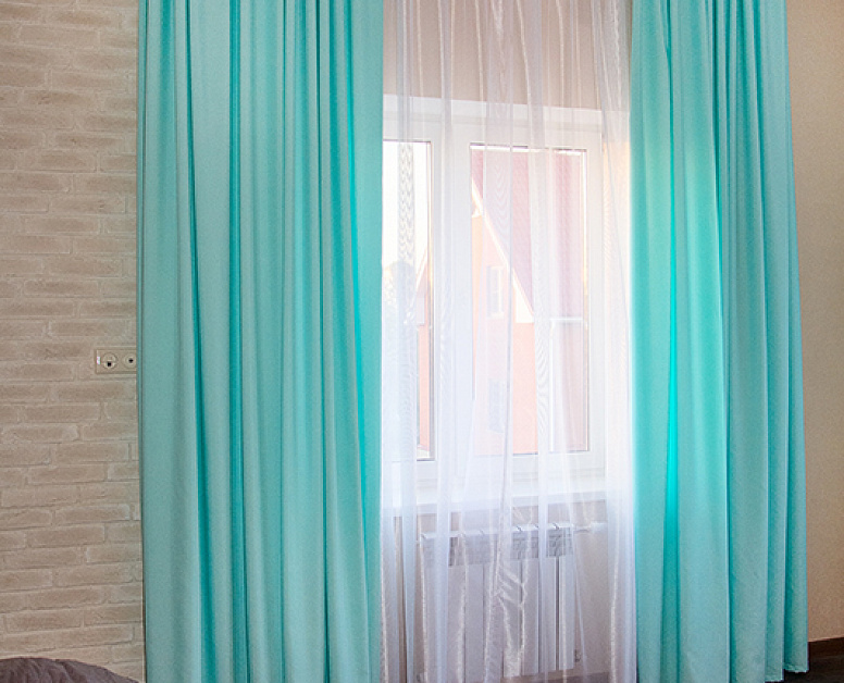 Голубые шторы для гостиной