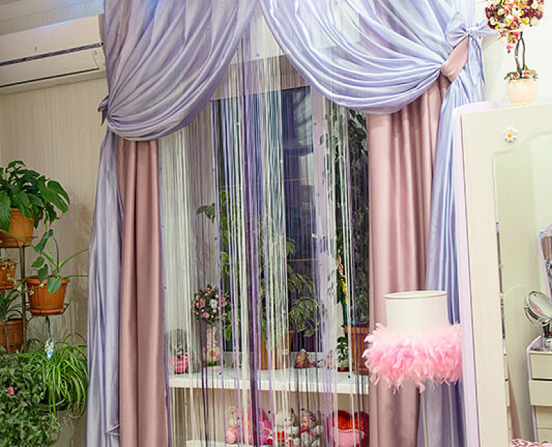 Фиолетово-лиловые шторы с ламбрекеном