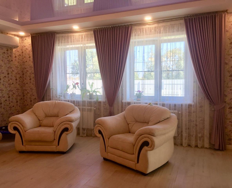 Розовые современные шторы для гостиной