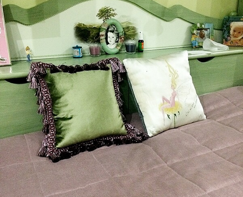Зелено-белые подушки