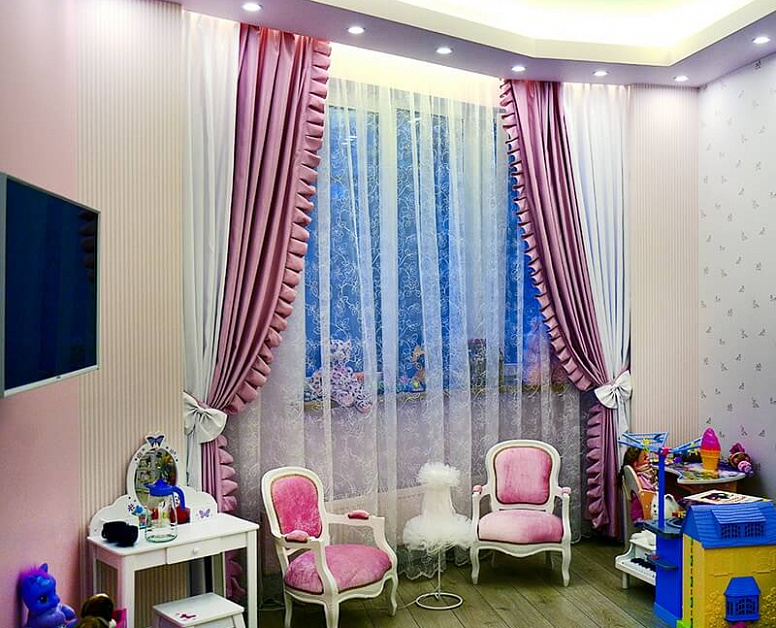 Классические шторы для детской комнаты девочки