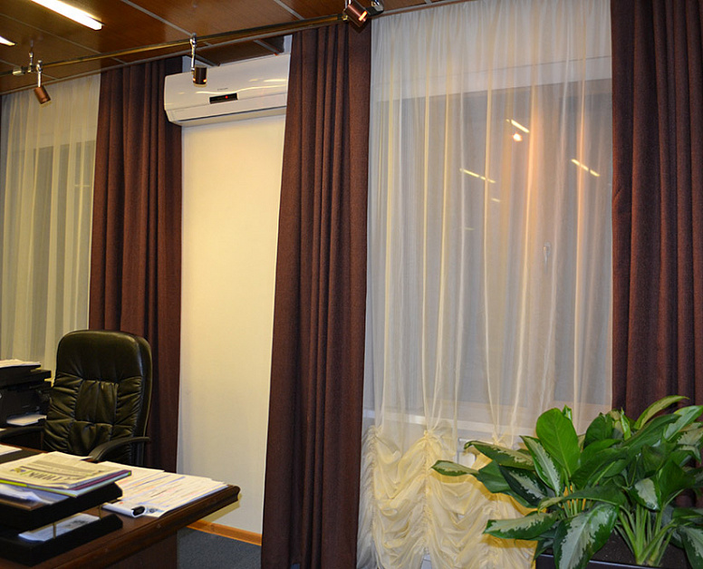 Коричневые шторы для кабинета